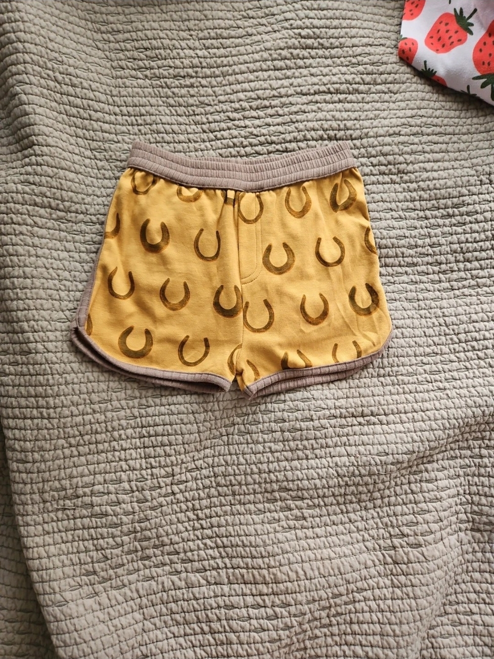kate quinn mustard yellow horseshoe print kids shorts
